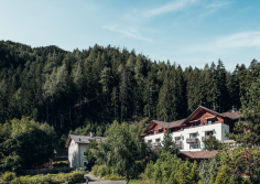 hq_63a9302-ret.png hq_63a9302-ret.png